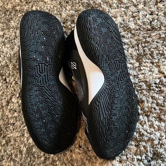 Labron Nike Shoes - Picture 4 of 4